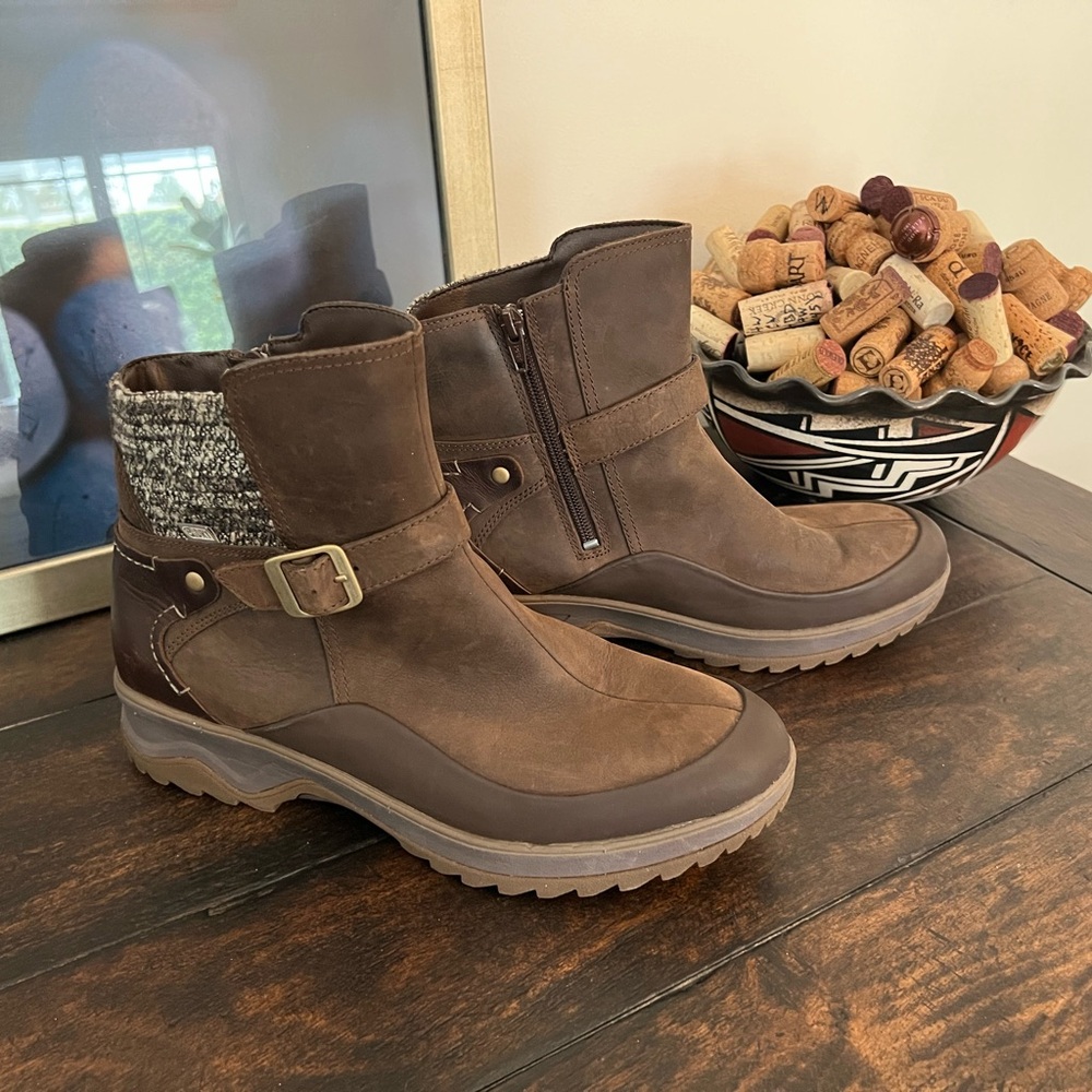 Merrell Women's Eventyr Strap Waterproof Boot - Picture 2 of 4